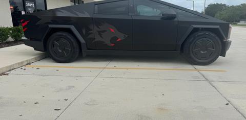 Tesla Cybertruck 2025