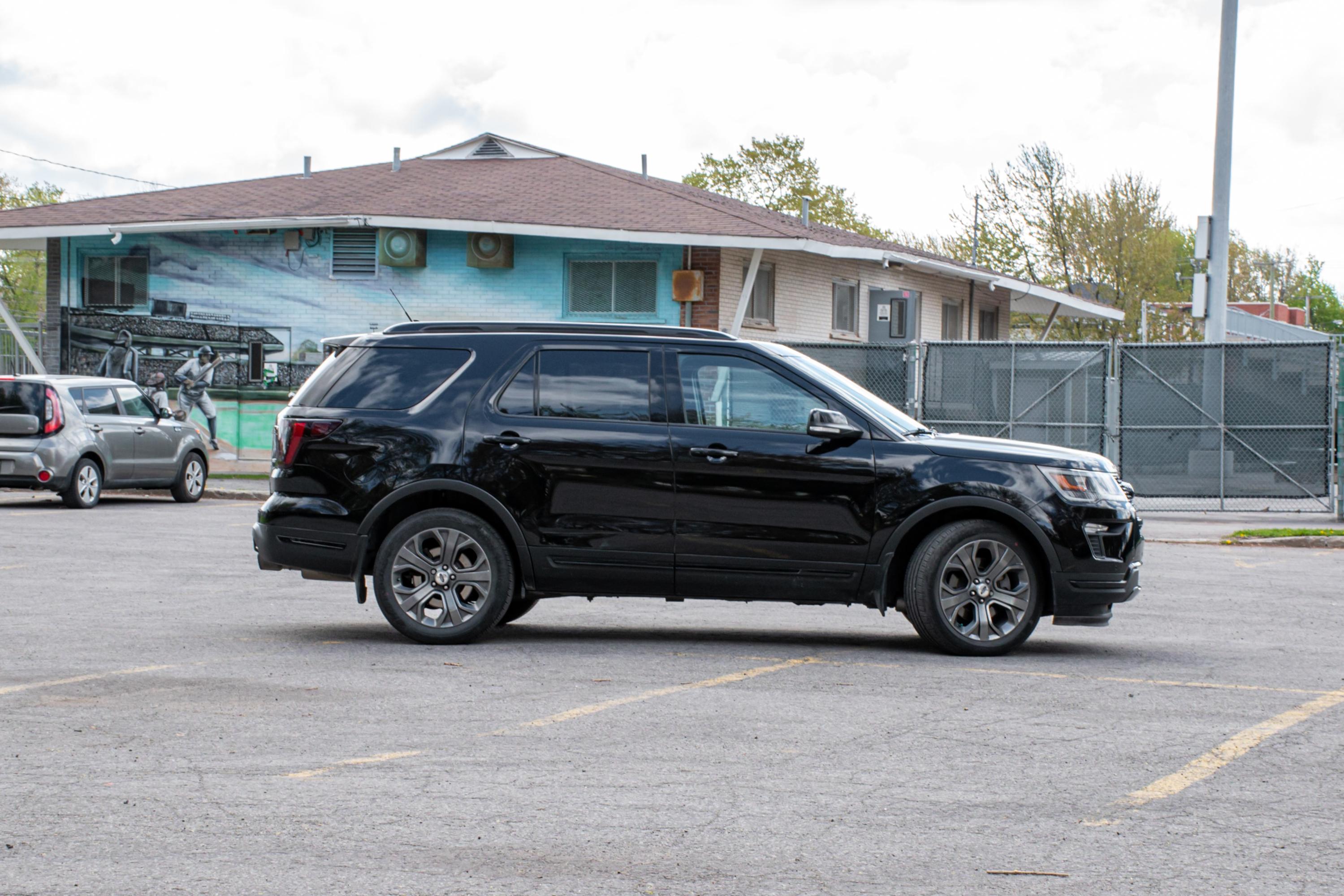 Ford Explorer 2018 in Laval, QC
