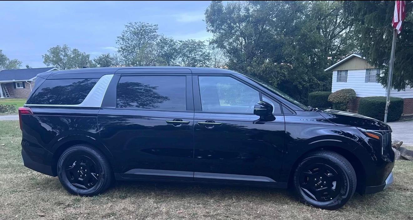 Kia Carnival 2025 in Springfield, OH