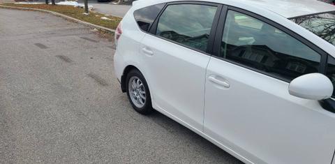 Toyota Prius v 2015