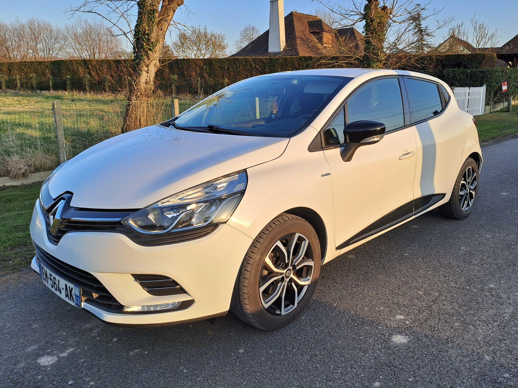 Renault CLIO IV 2017 à Rang Du Fliers