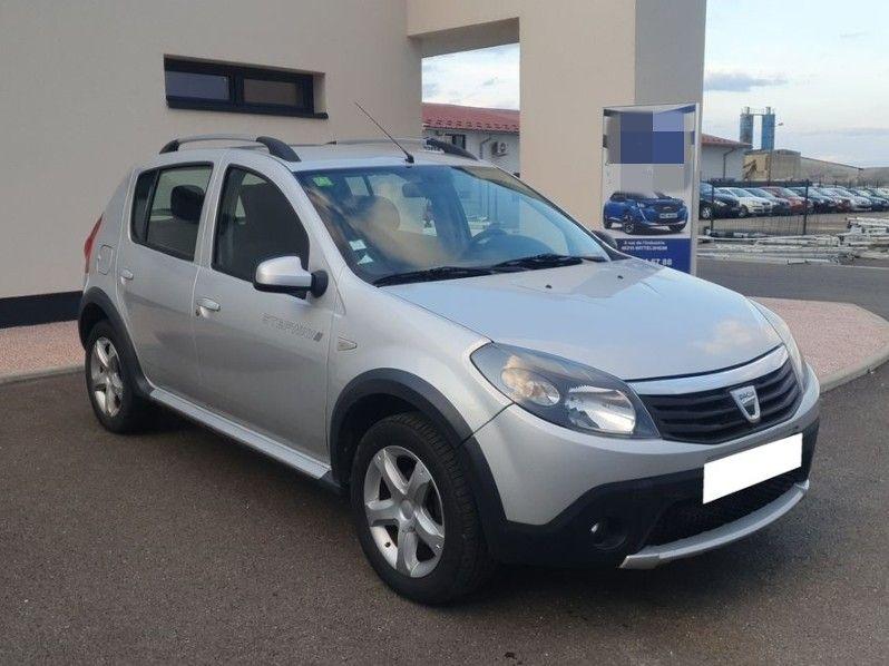 Dacia SANDERO 2010 à Calvi
