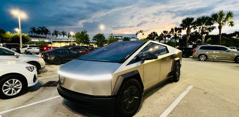 Tesla Cybertruck 2025