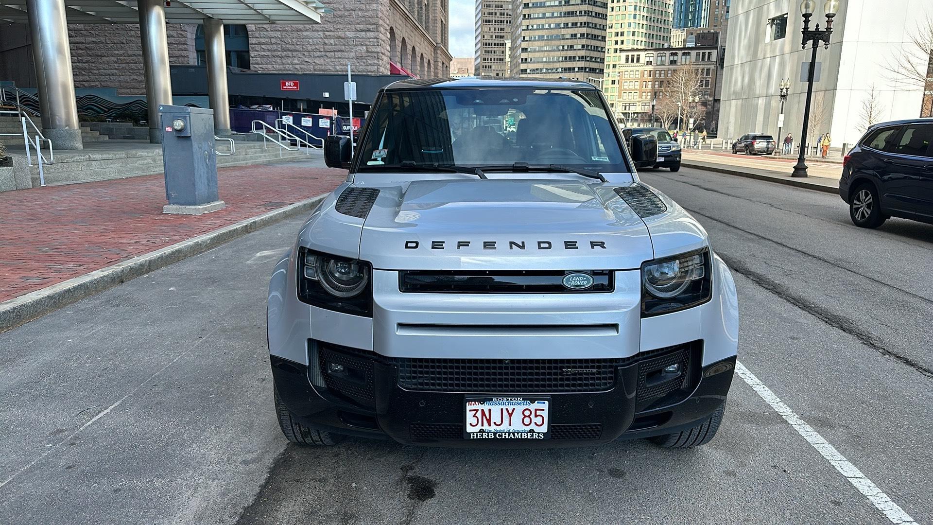 Land Rover Defender 2023 in 
