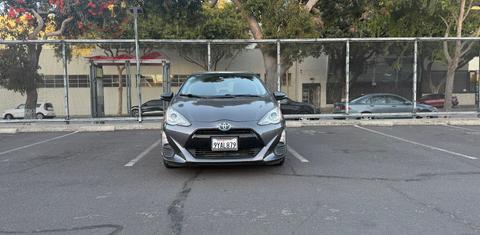 Toyota Prius c 2016