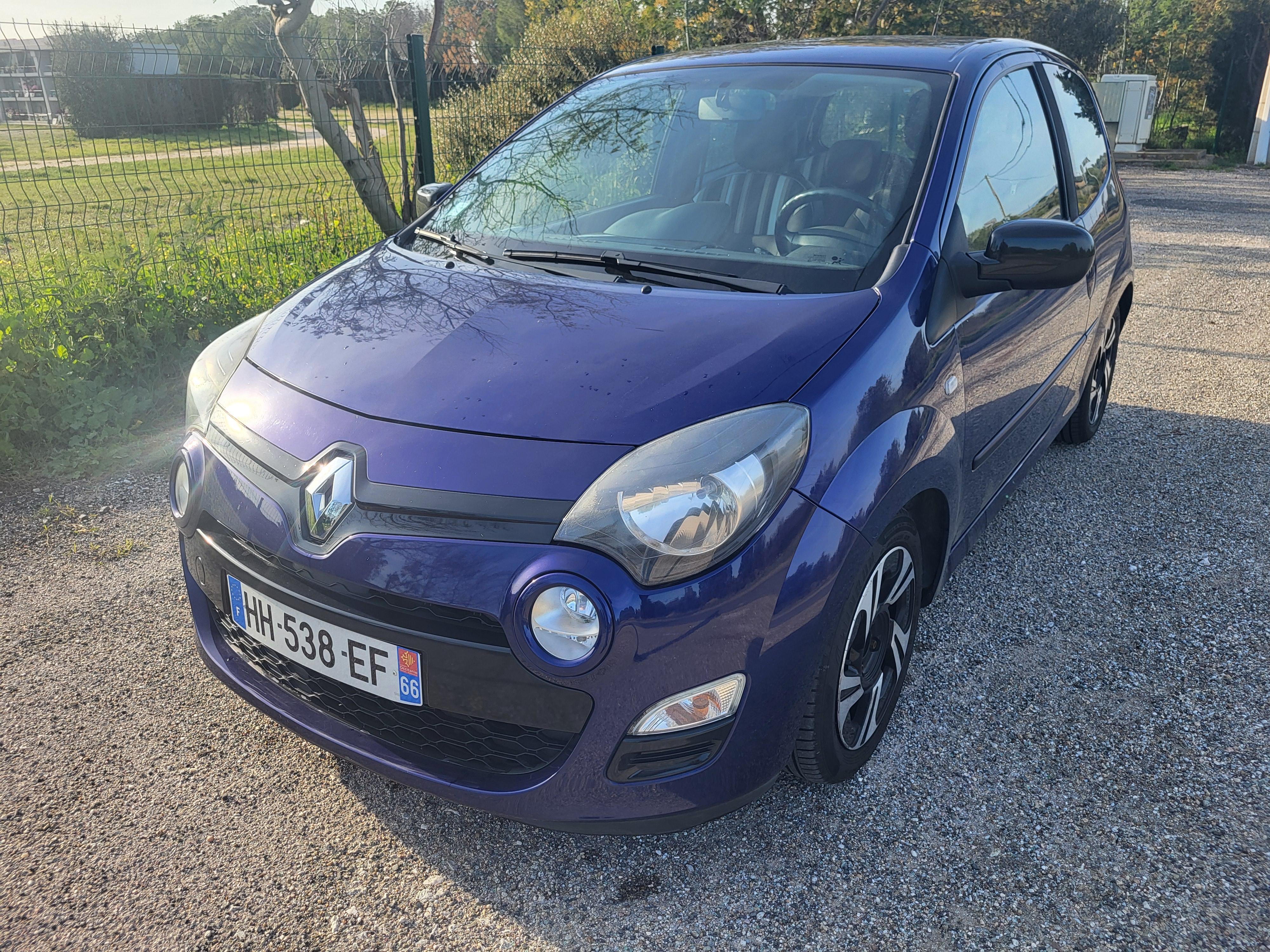 Renault TWINGO II 2014 in Saint-Estève