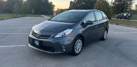 Toyota Prius v 2013