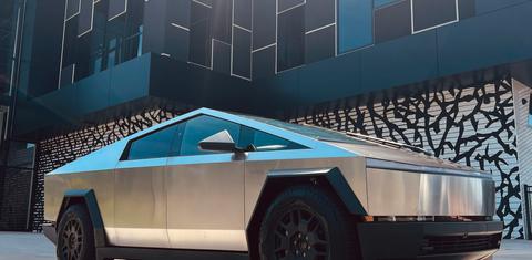 Tesla Cybertruck 2025