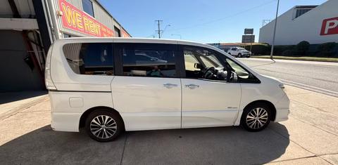 Nissan Serena 2015