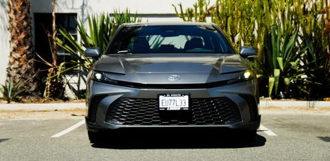Toyota Camry Hybrid 2026
