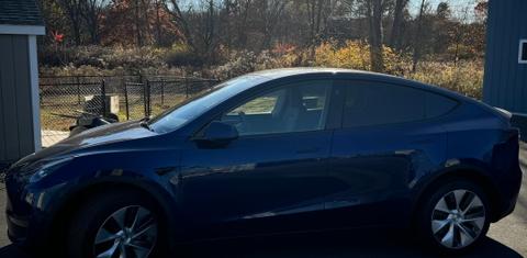 Tesla Model Y 2024