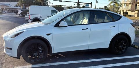 Tesla Model Y 2024