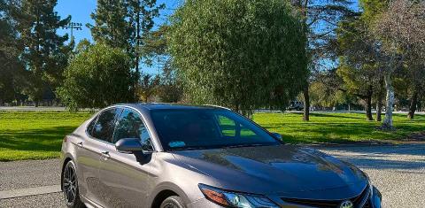Toyota Camry Hybrid 2024