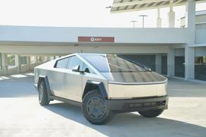 Tesla Cybertruck 2025 en El Segundo