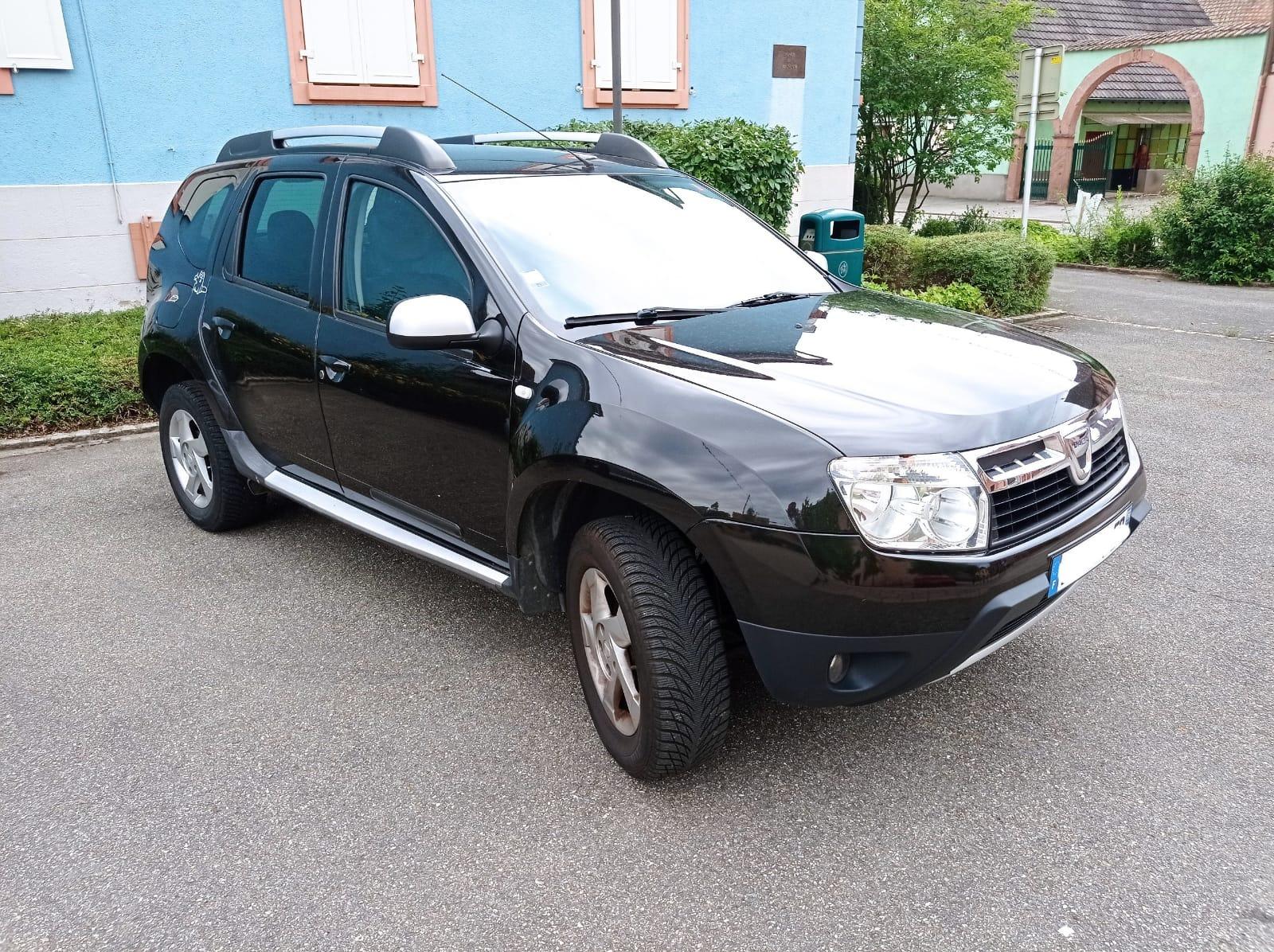Dacia DUSTER 2011 à Houssen