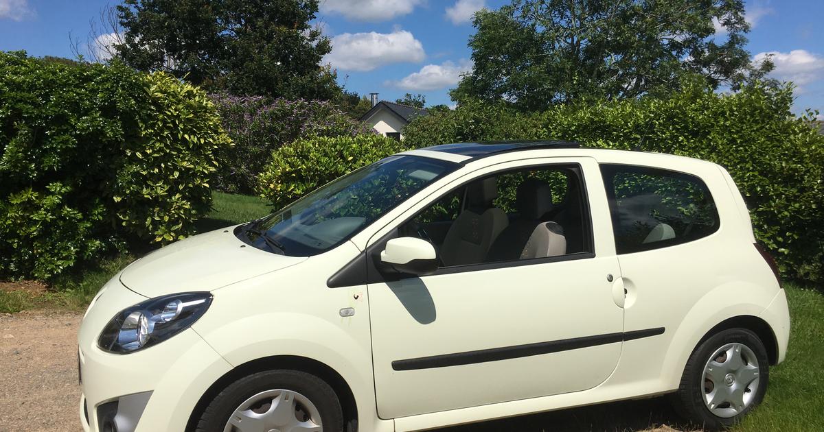Renault TWINGO II 2011 rental in Quimper, BRETAGNE by Anne L. Turo