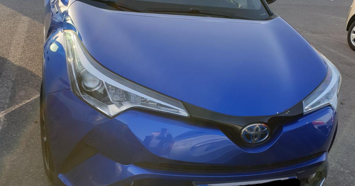 Toyota CHR HYBRIDE PRO 2017 rental in AixenProvence, PROVENCEALPES