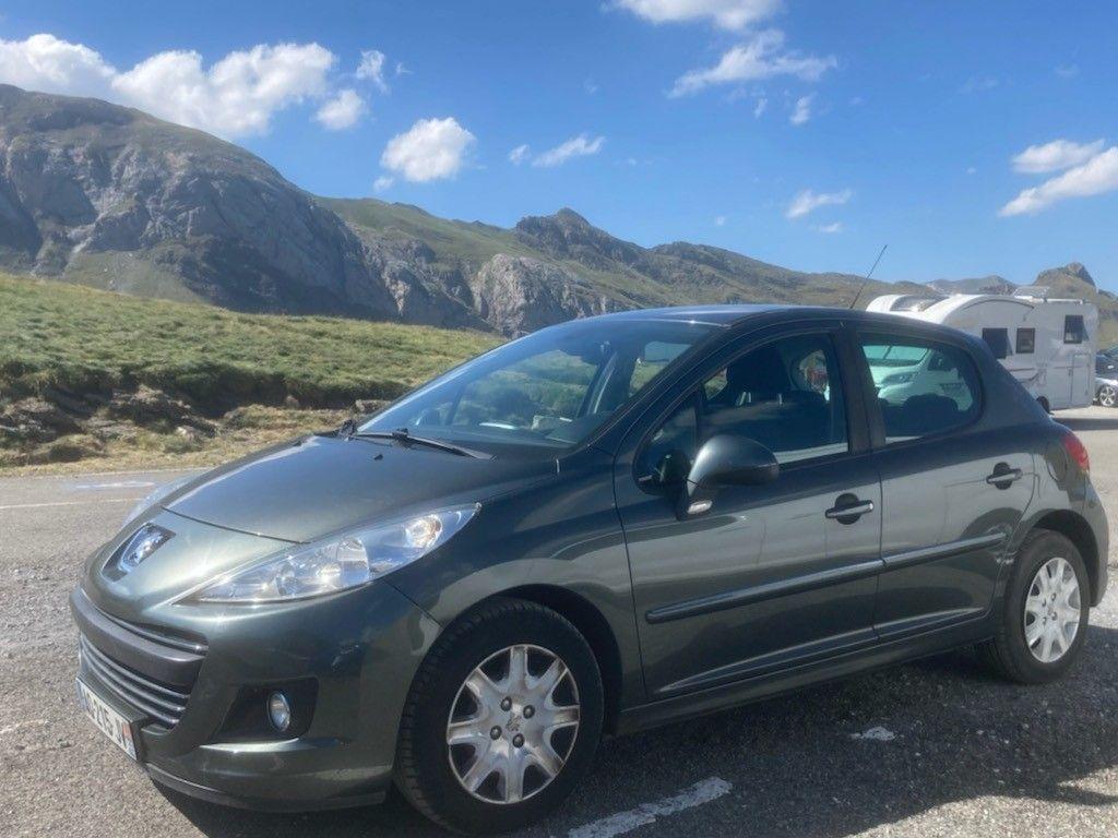 Peugeot 207 2010 à Lourdes