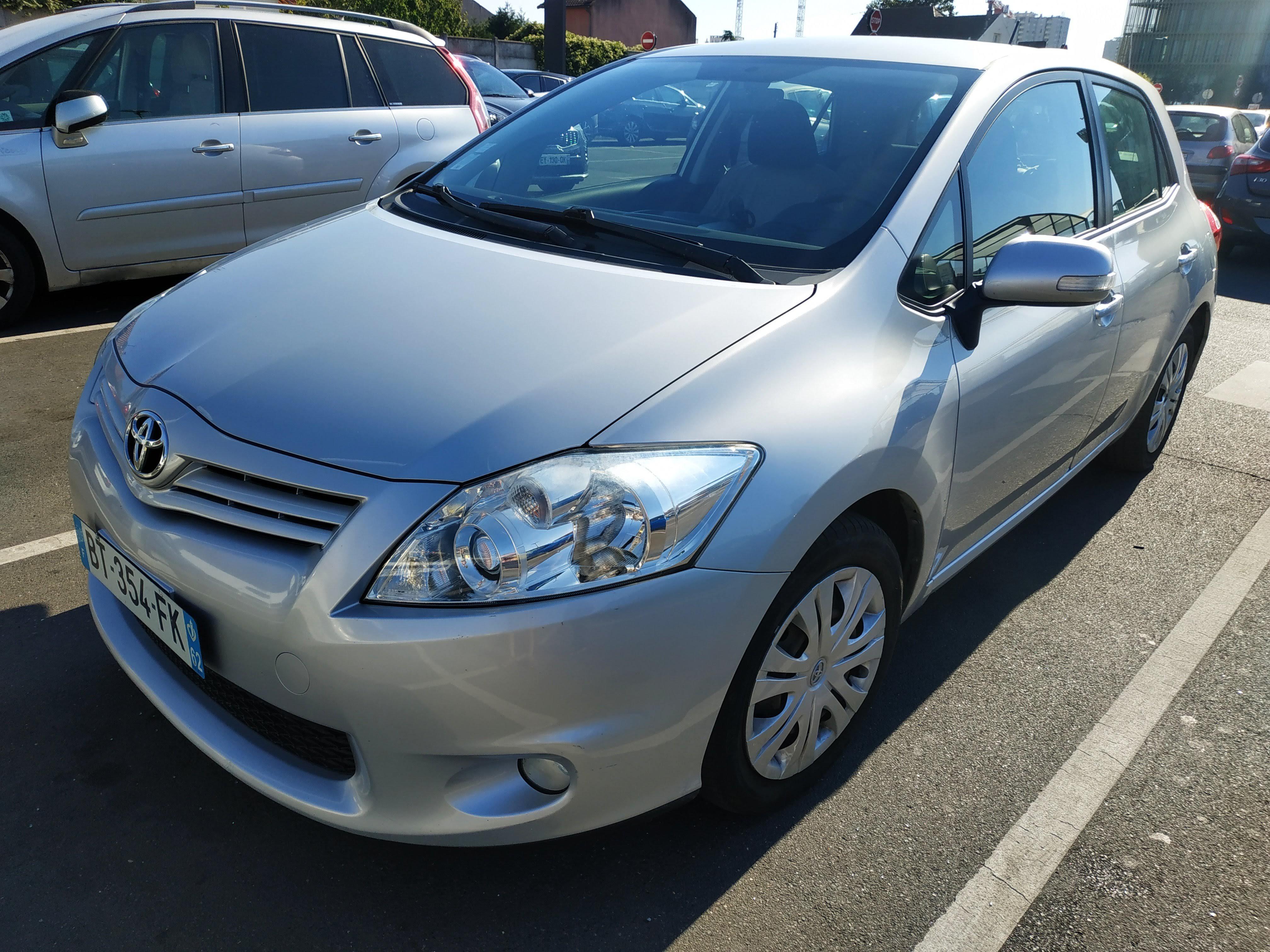 Toyota AURIS 2011 à Paris