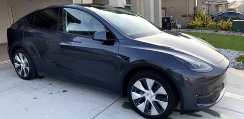 Tesla Model Y 2024