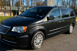 Chrysler Town & Country car