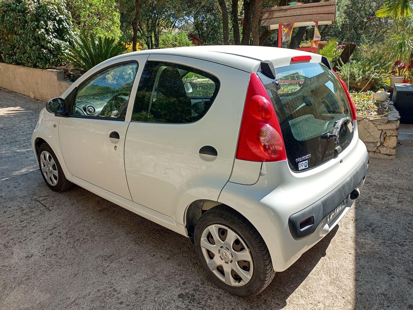 Peugeot 107 2010 à Uchaud