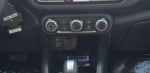 Nissan Kicks Play 2025