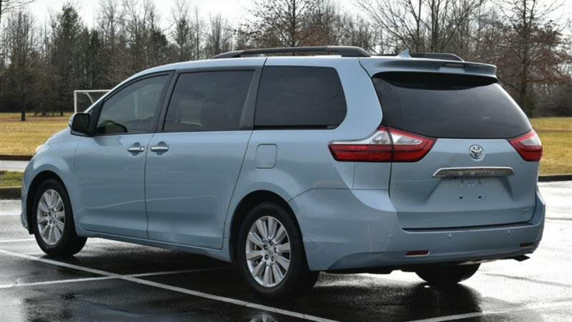 Toyota Sienna 2017 in Fairfax, VA