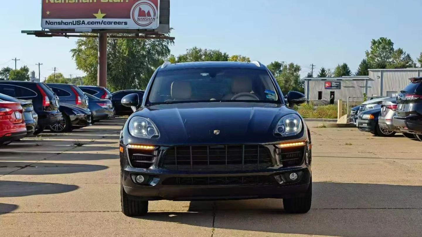 Porsche Macan 2015 in Bloomington, IN