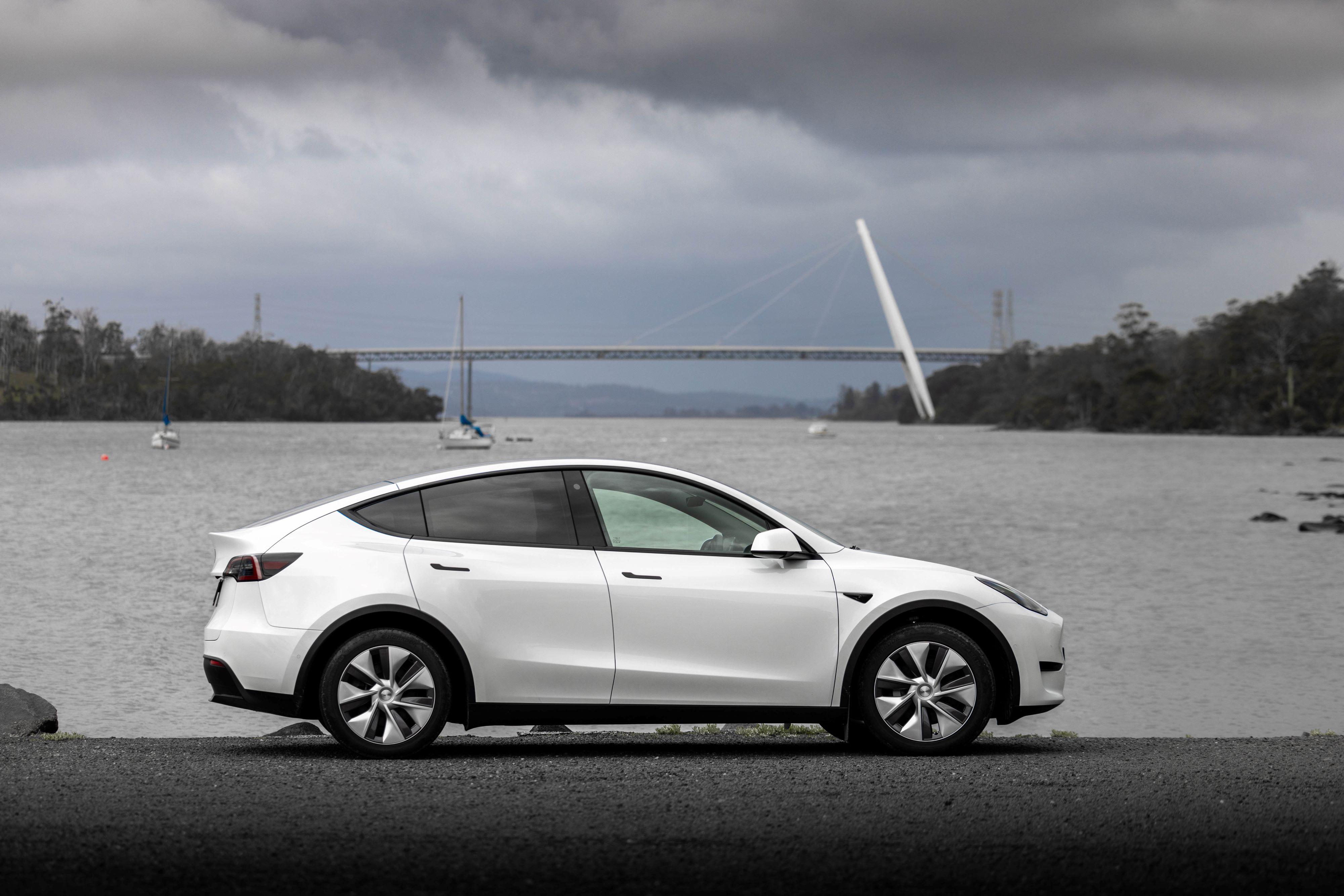 Tesla MODEL Y 2024 in 