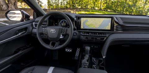 Toyota Camry Hybrid 2026