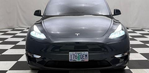 Tesla Model Y 2025