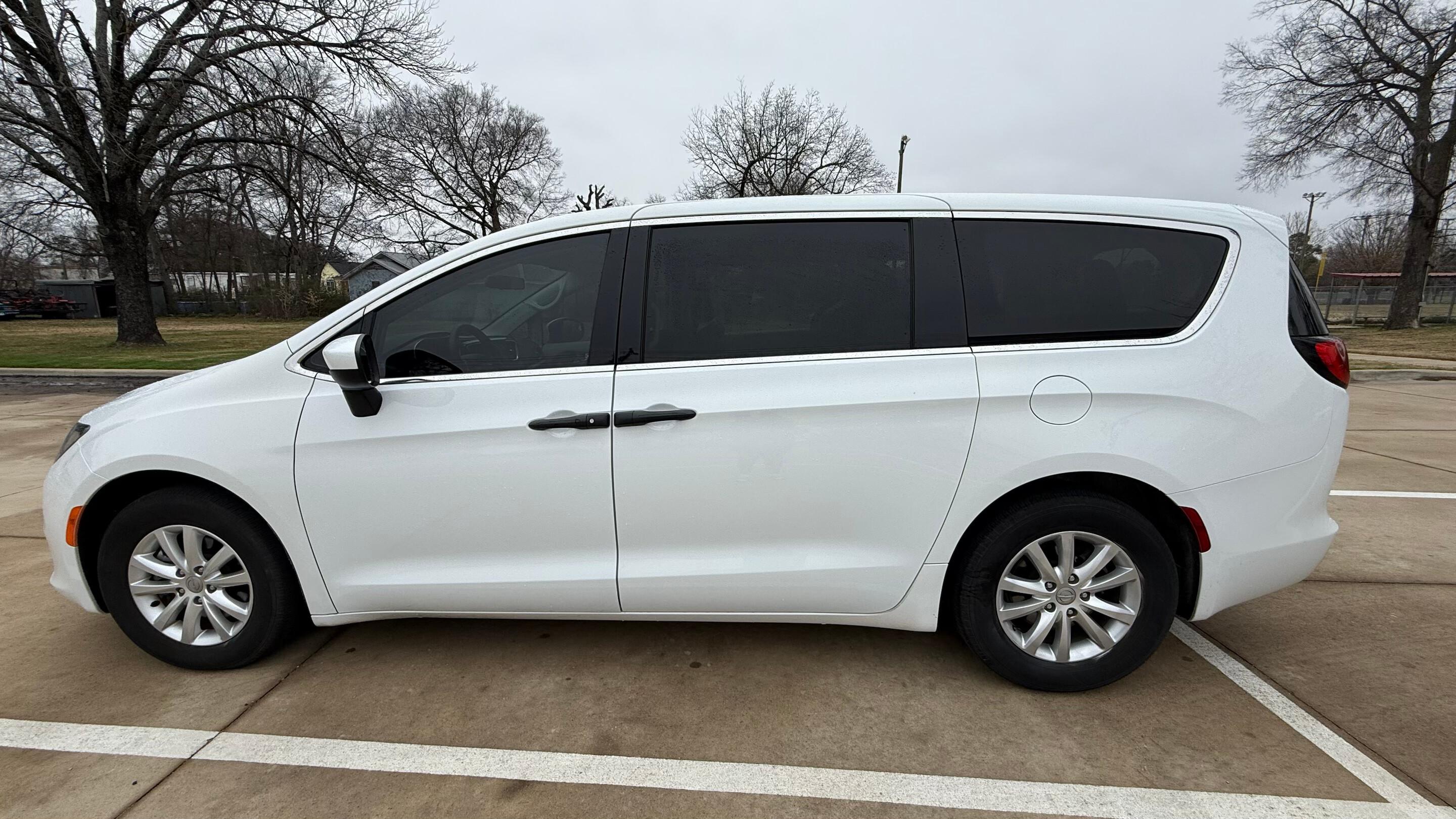 Chrysler Voyager 2020 in Edgewood, TX
