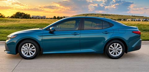 Toyota Camry Hybrid 2025