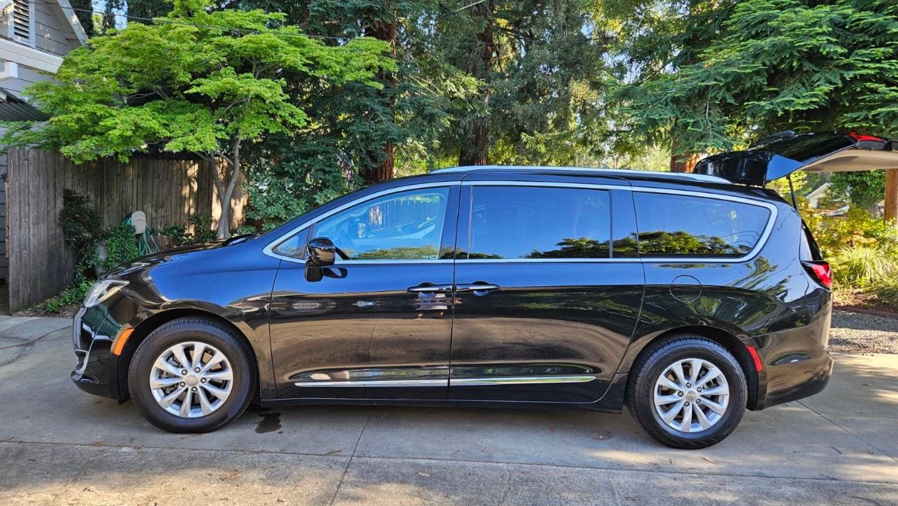 Chrysler Pacifica 2019 in Elk Grove, CA