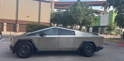Tesla Cybertruck 2025