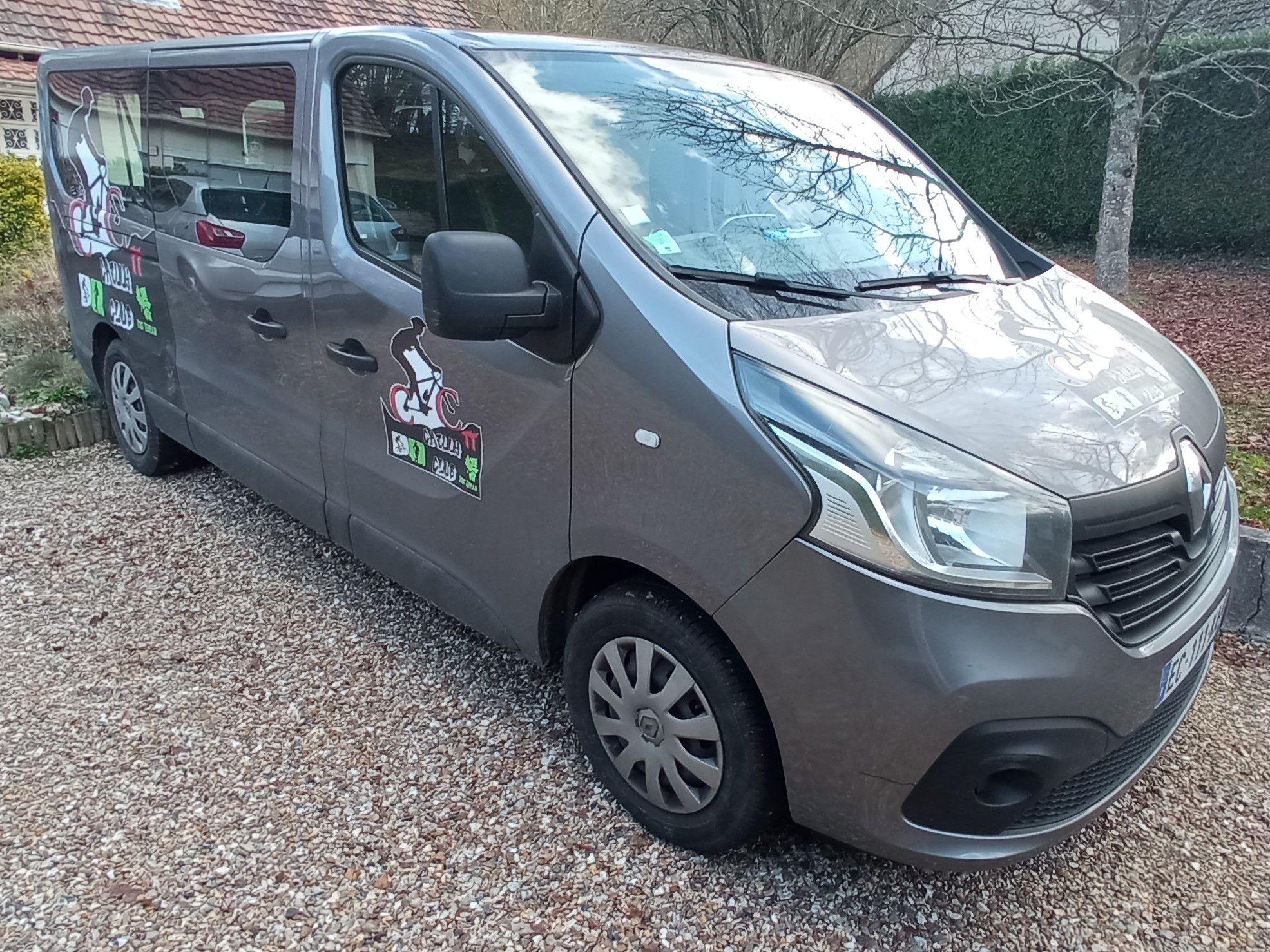 Renault TRAFIC III 2016 à Radepont