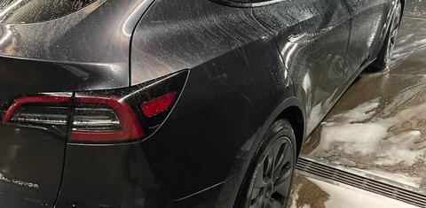 Tesla Model Y 2025