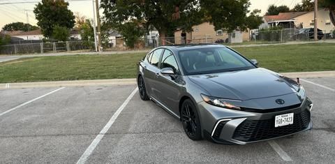 Toyota Camry Hybrid 2026