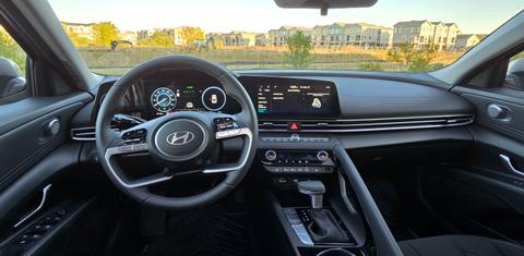 Hyundai Elantra 2024