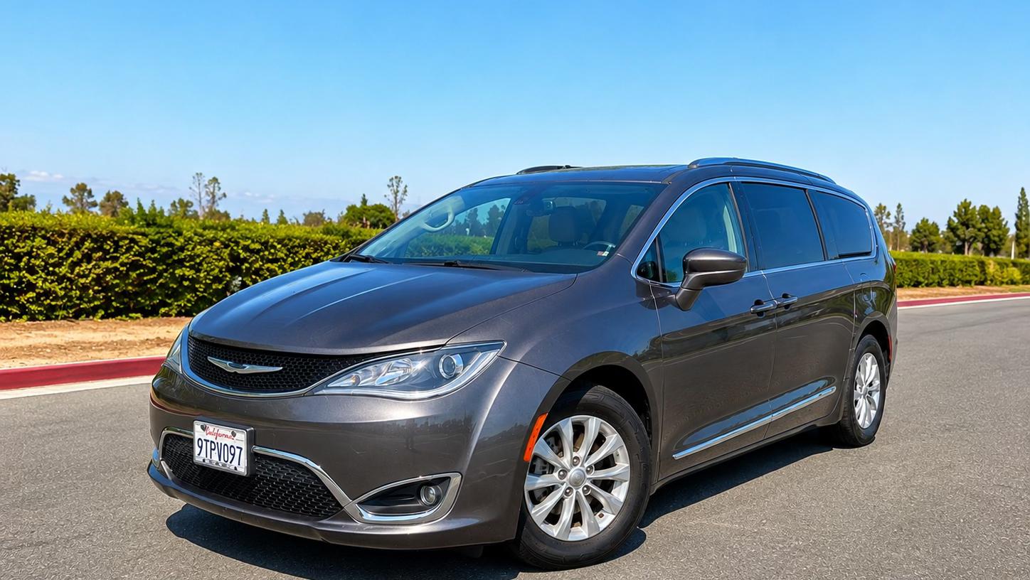 Chrysler Pacifica 2019 in Fresno, CA