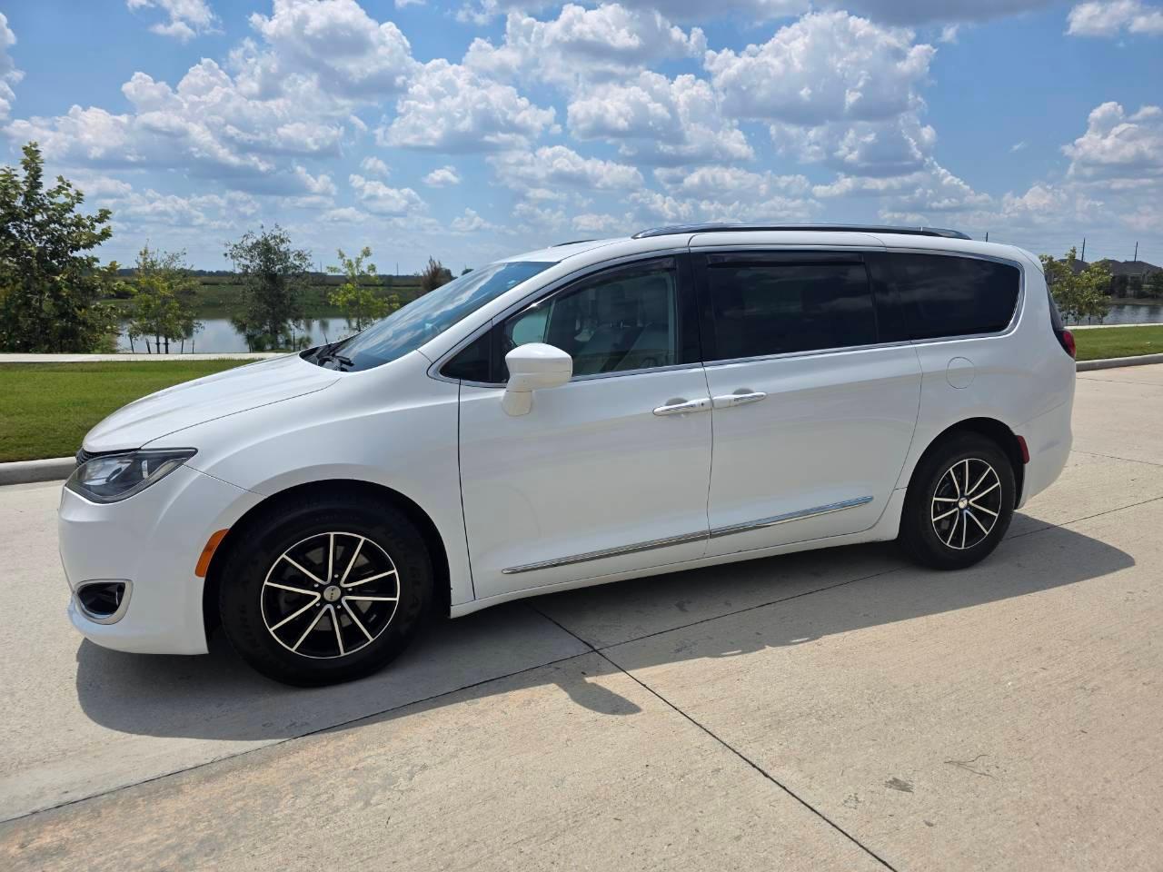 Chrysler Pacifica 2017 in Houston, TX