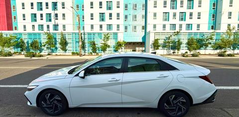 Hyundai Elantra 2025