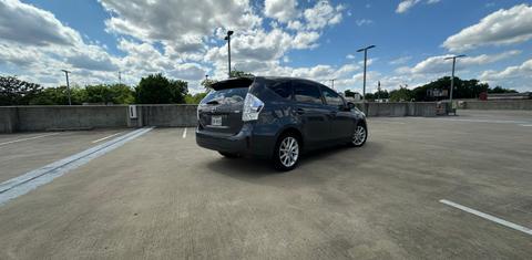 Toyota Prius v 2014