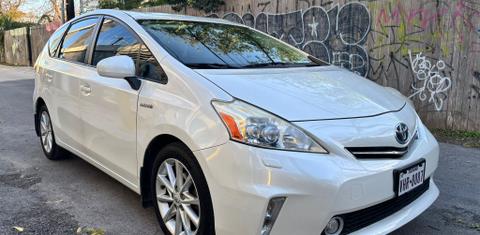 Toyota Prius v 2013