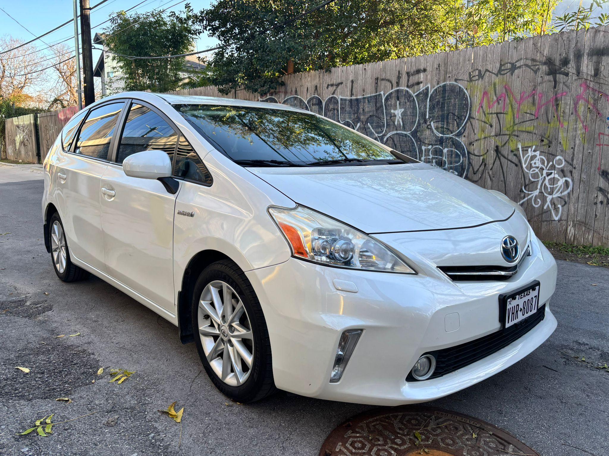 Toyota Prius v 2013 in 