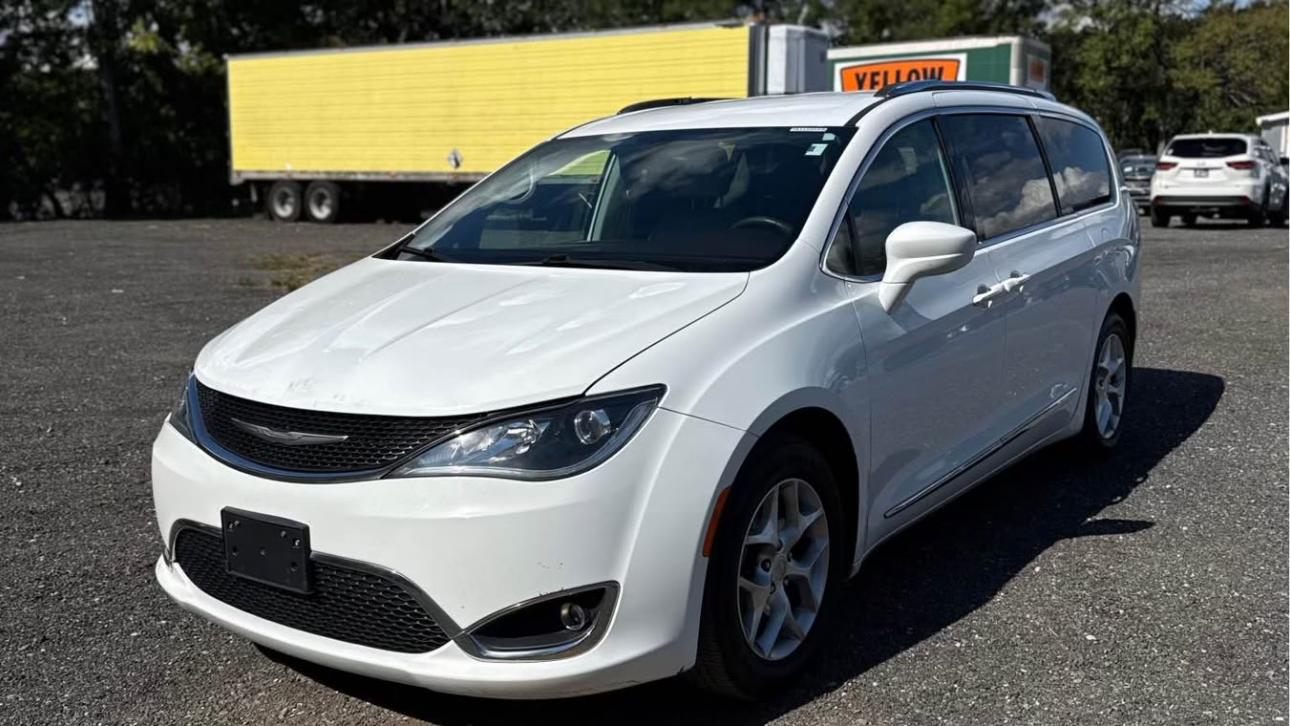 Chrysler Pacifica 2018 in Harrisburg, PA