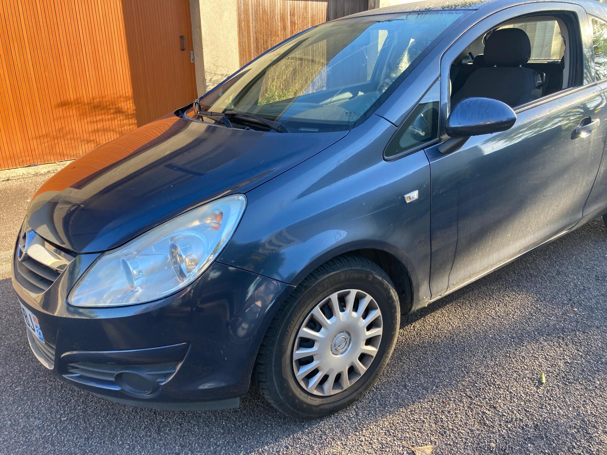 Opel CORSA 2010 à Rouen