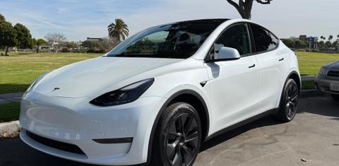 Tesla Model Y 2025