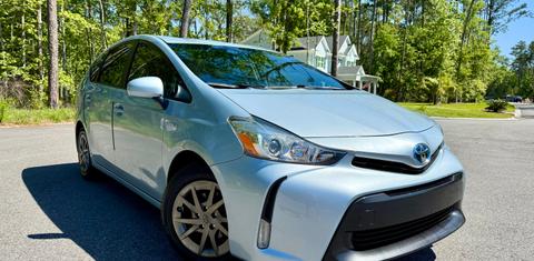 Toyota Prius v 2015